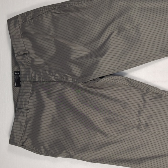Under Armour Men's Lightweight Golf Pants Gray Pinstripe Size 40 - Picture 3 of 7